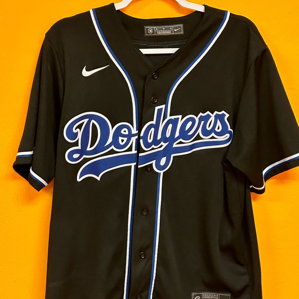 Black LA dodger jersey. Medium. Brand new.